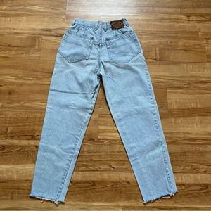 VINTAGE Paris Sport Club 5 Light Wash Denim High Waisted Raw Hem Mom Jeans: Read